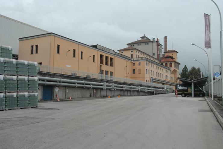 la fabbrica